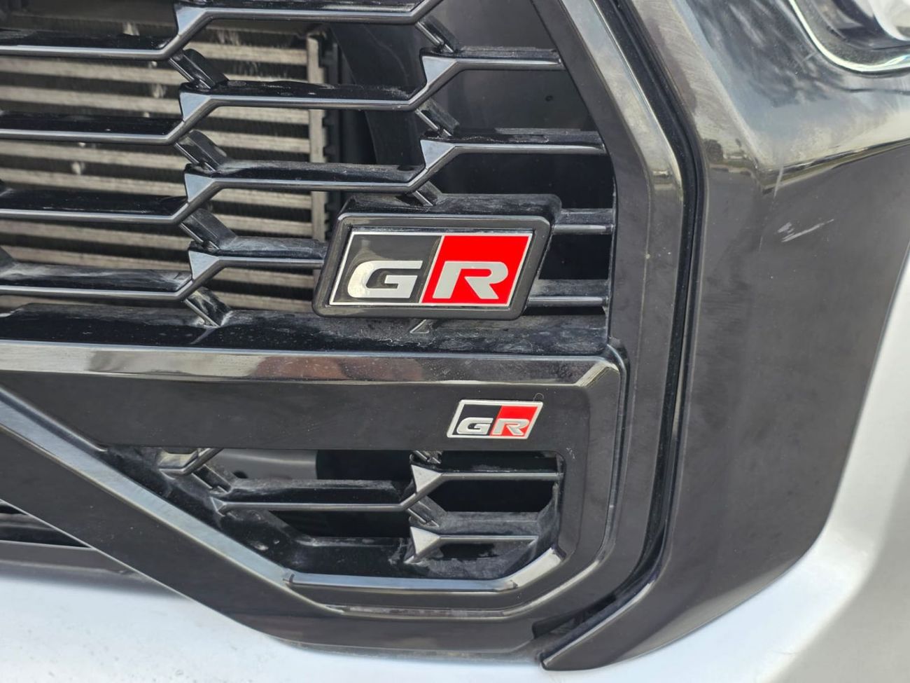 Toyota Hilux DIESEL 2.8 LITER ,AUTOMATIC ,RIGHT HAND DRIVE ONLY FOR EXPORT