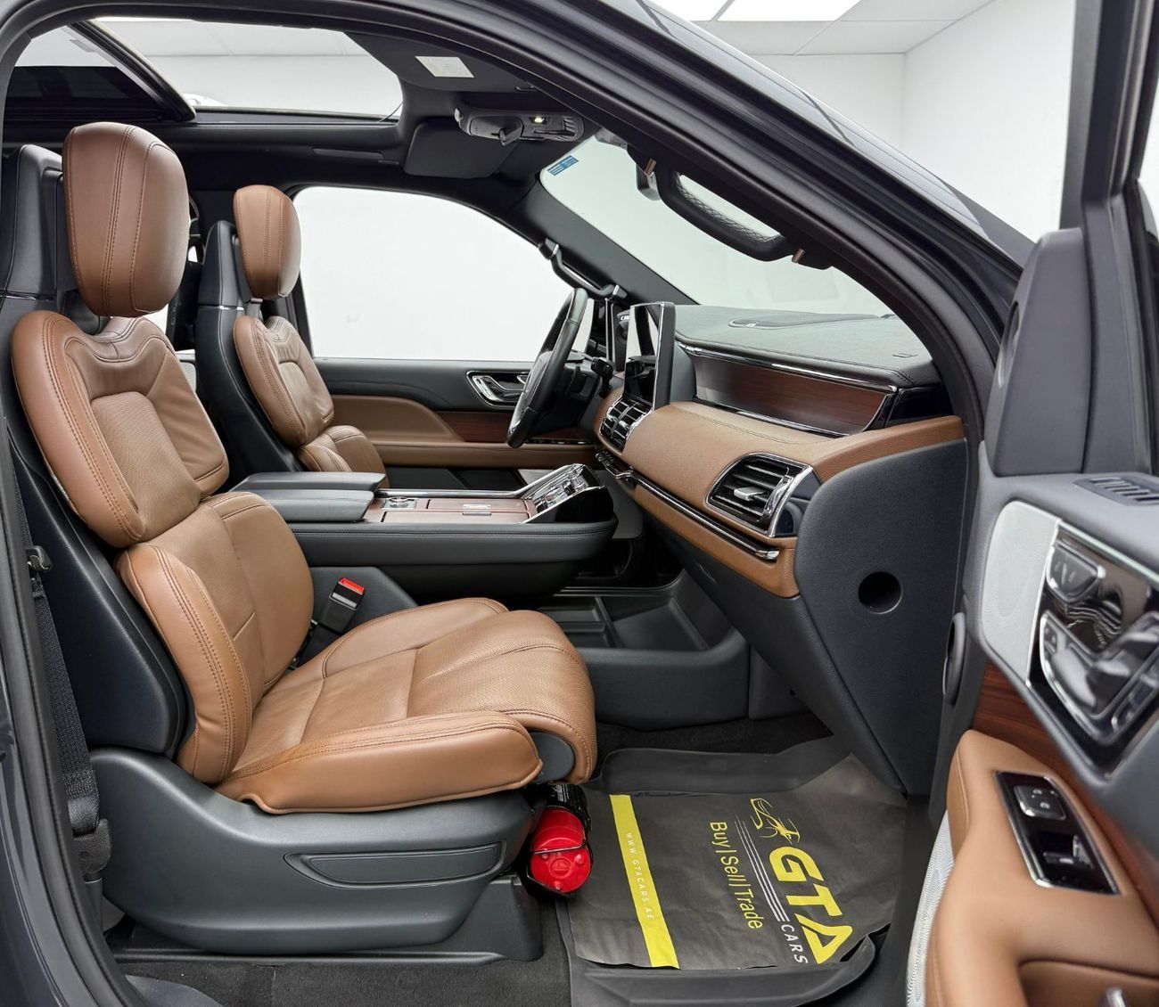 Lincoln Navigator Presidential 3.5L 2023 Lincoln Navigator Presidential, 2028 Lincoln Warranty + Service Pack, Very Lo