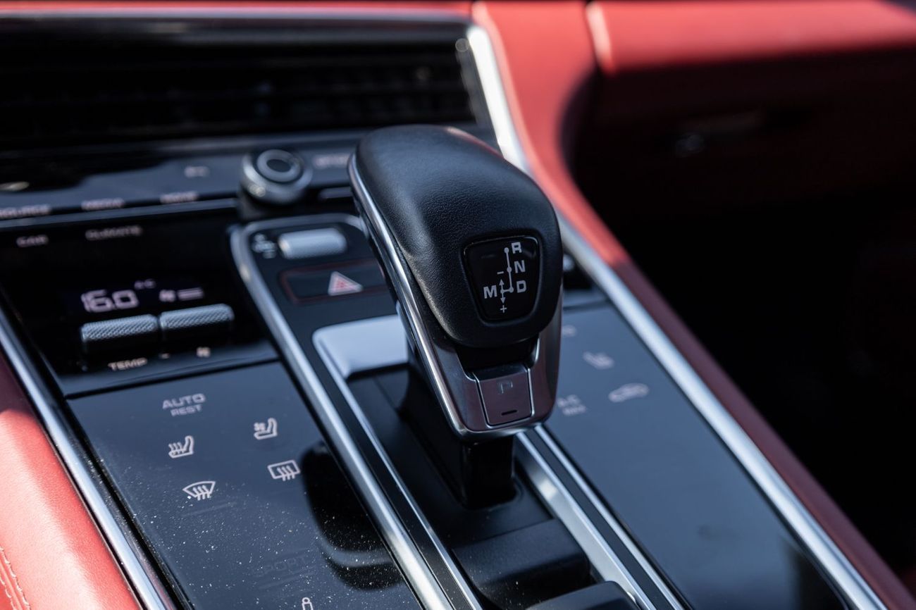 Porsche Panamera GTS 4.0L (454 HP) RWD