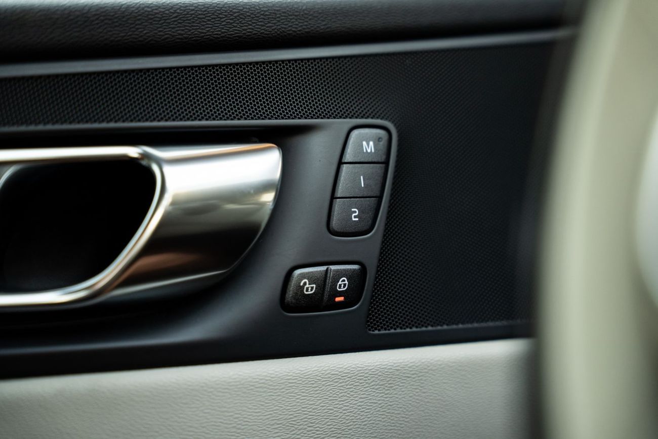 Volvo XC60 B5 Momentum 2.0L