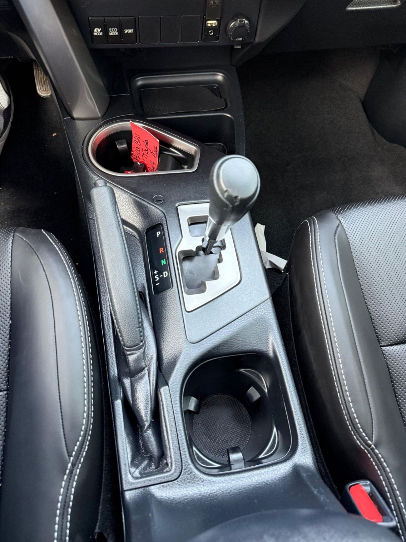 تويوتا راف ٤ XLE 2.5L