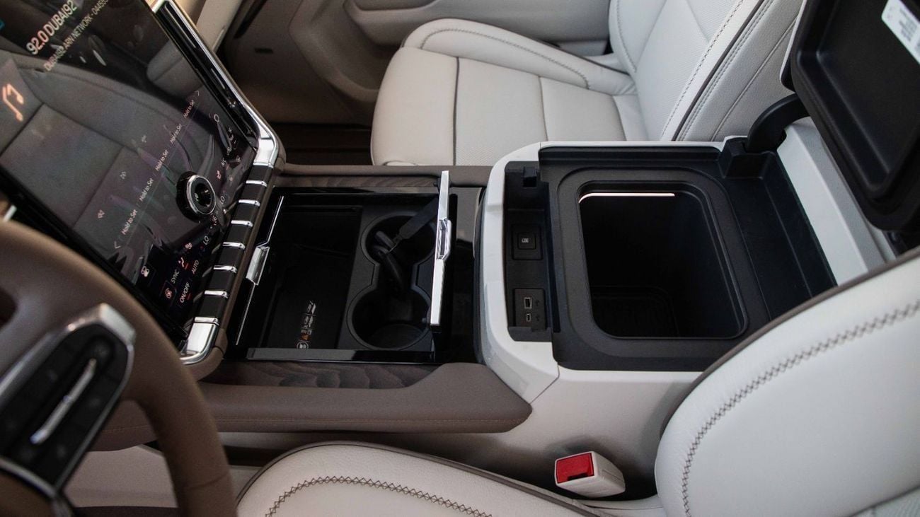 جي أم سي يوكون Denali 6.2L V8 4WD | 2025 | GCC Specs | For Local Registration +10%