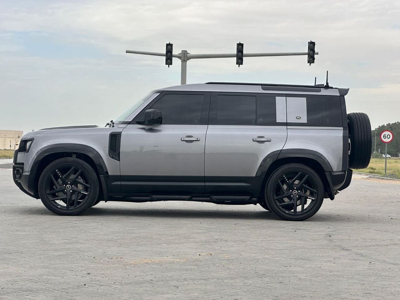 Land Rover Defender P400 110 HSE 3.0L (5 Seater)