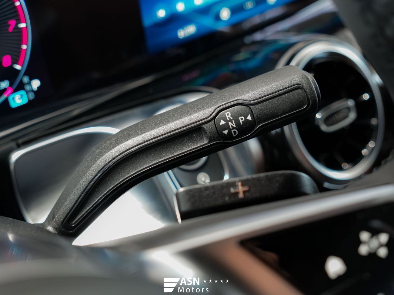 Mercedes-Benz GLB 200 Luxury 7 Seater 1.3 Turbo (Export Price)