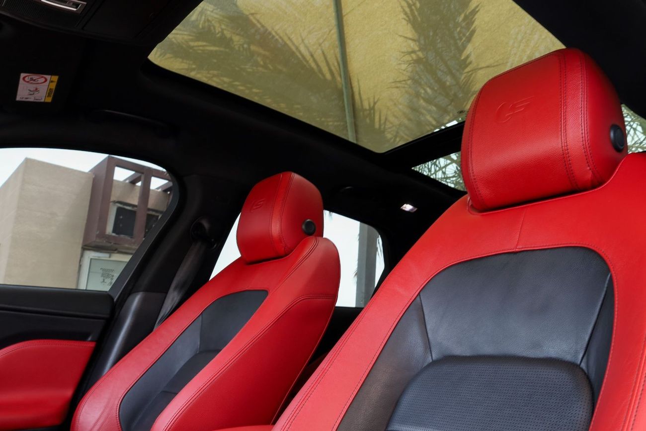 Jaguar F Pace Jaguar F-Pace S 2020 GCC under Warranty with Flexible Down-Payment.