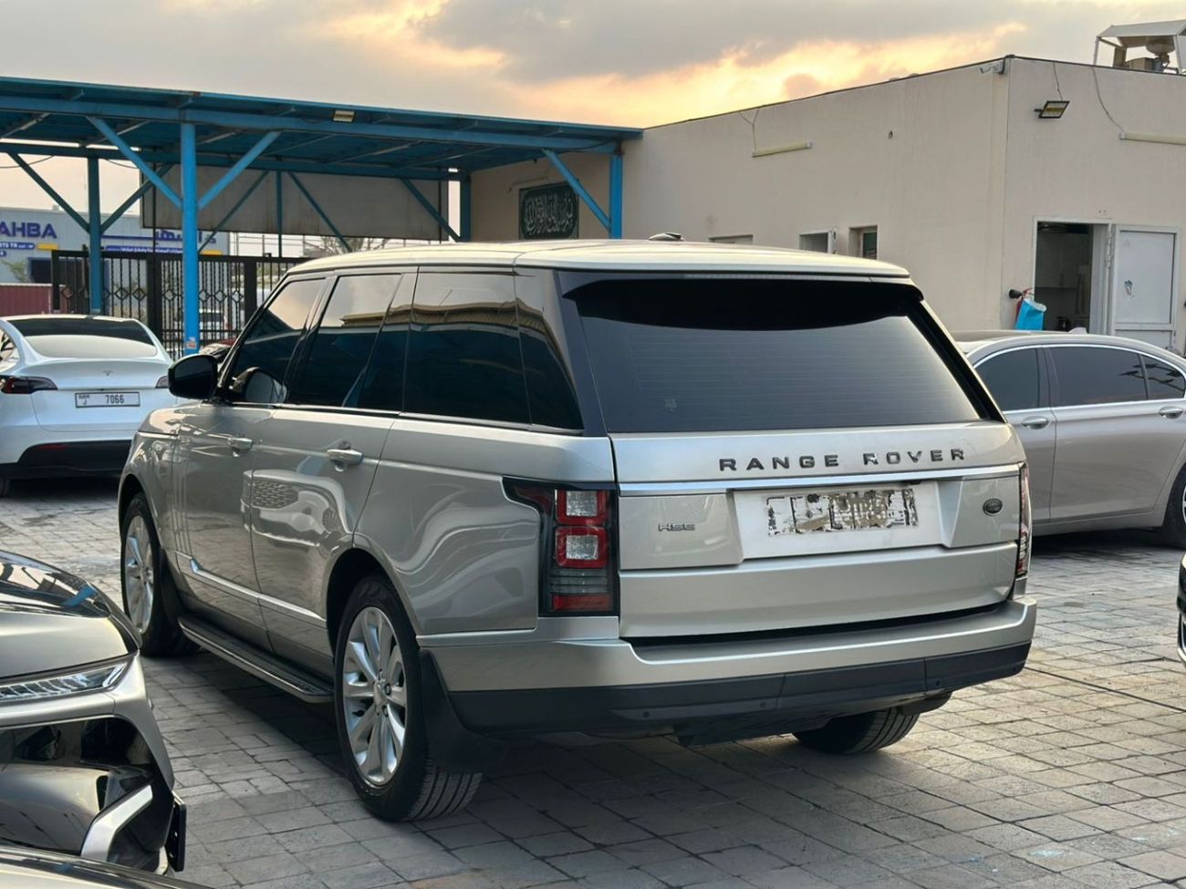 Land Rover Range Rover HSE 5.0L - 2014 - V8 - 375 HP - GCC Specs - One Owner - Perfect Condition - Full Service History