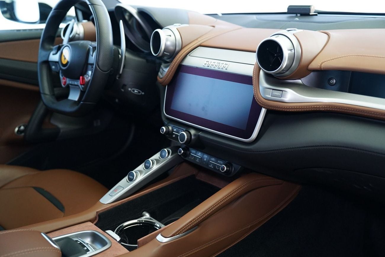 فيراري جي تي سي 4  لوسو T V8