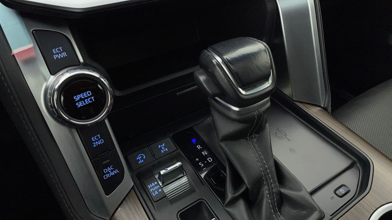 تويوتا لاند كروزر GXR 4 | بدون دفعة مقدمة | اختبار القيادة في المنزل