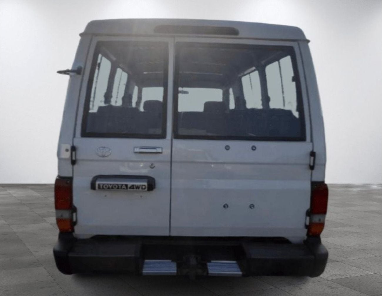 تويوتا لاند كروزر 70 3 أبواب	2.8 L | غيار عادي | ديزل
