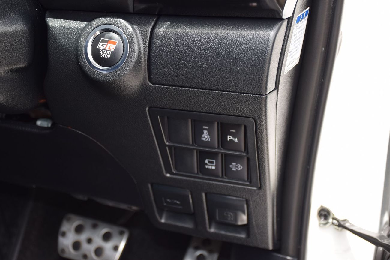 Toyota Hilux GR Sport 2.8L GR Sport 2.4L