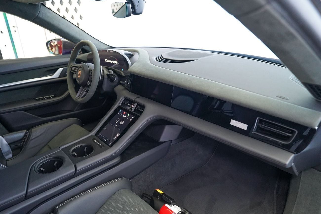 بورش تايكان TURBO GT
