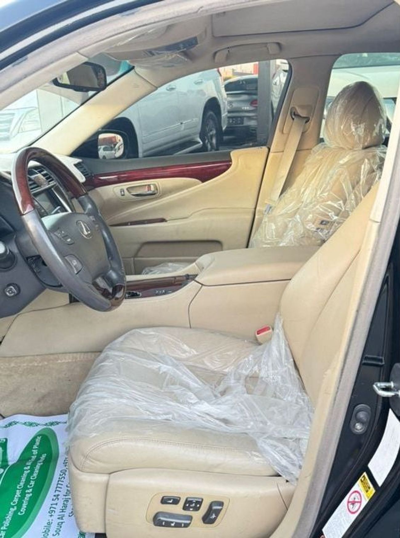 لكزس LS 460 In excellent condition and requires no expense