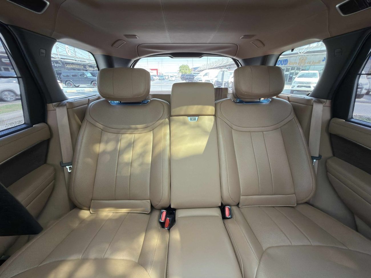 Land Rover Range Rover Autobiography P530 4.4L GCC SPEC NEAT AND CLEAN UNDER WARRANTY AND SERVICE