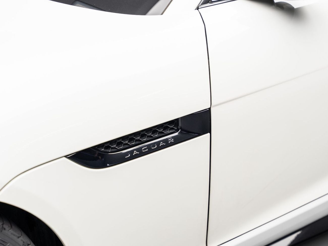Jaguar F-TYPE R- DYNAMIC BUY NOW, PAY 2027 | THE BLACKLINE STANDARD | 12 Months Blackline Warranty, GCC, Low KMs