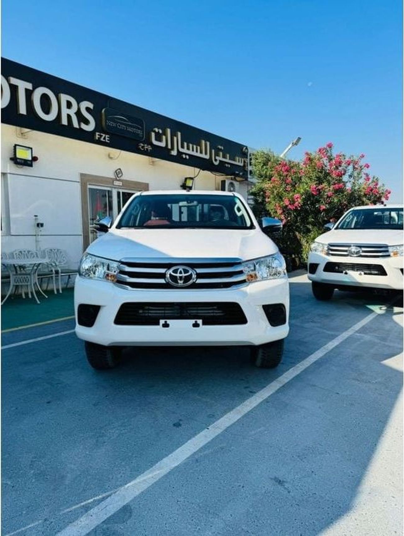 Toyota Hilux TOYOTA HILUX 2.7L PETROL BASIC OPTION WHITE 2025