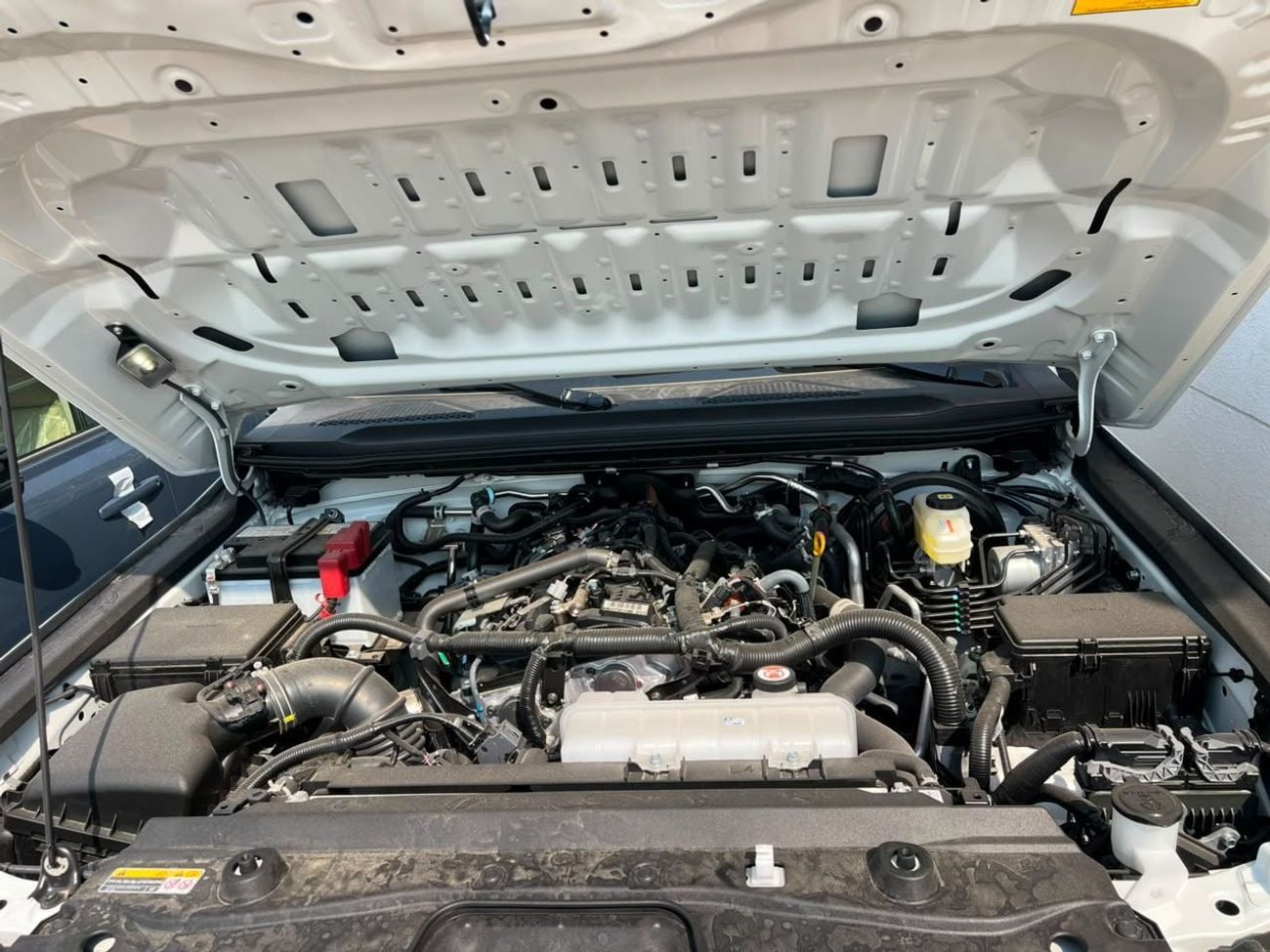 Toyota Prado VXR TOYOTA LANDCRUISER PRADO LUXURY WITH PANAROMA ENGINE  :  2.4L 4 PETROL  MODEL   : 2026 COLLAR  :