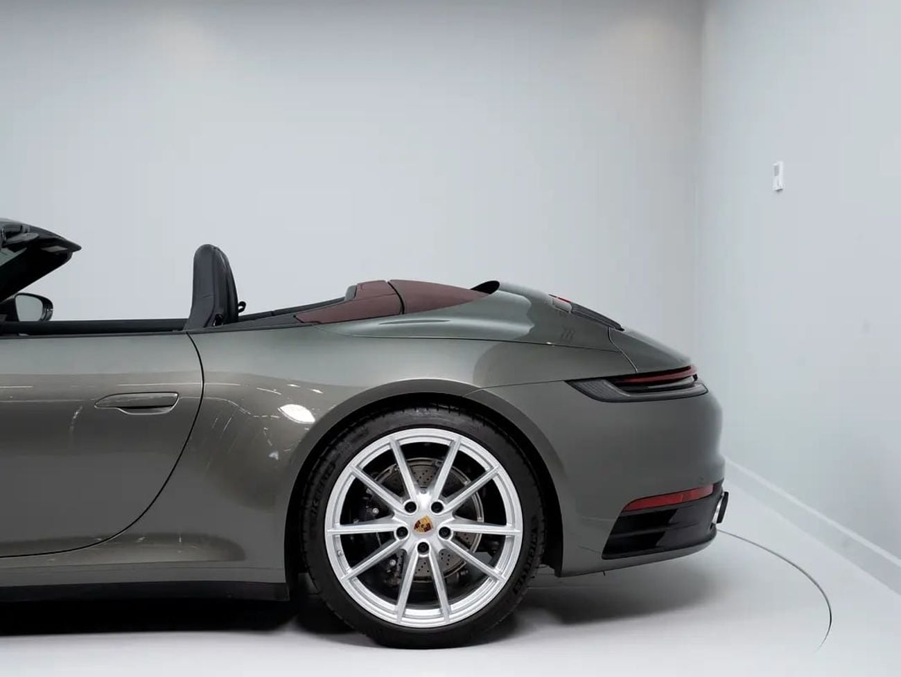 Porsche 911 Al Naboodah WARRANTY till April | Carrera 4