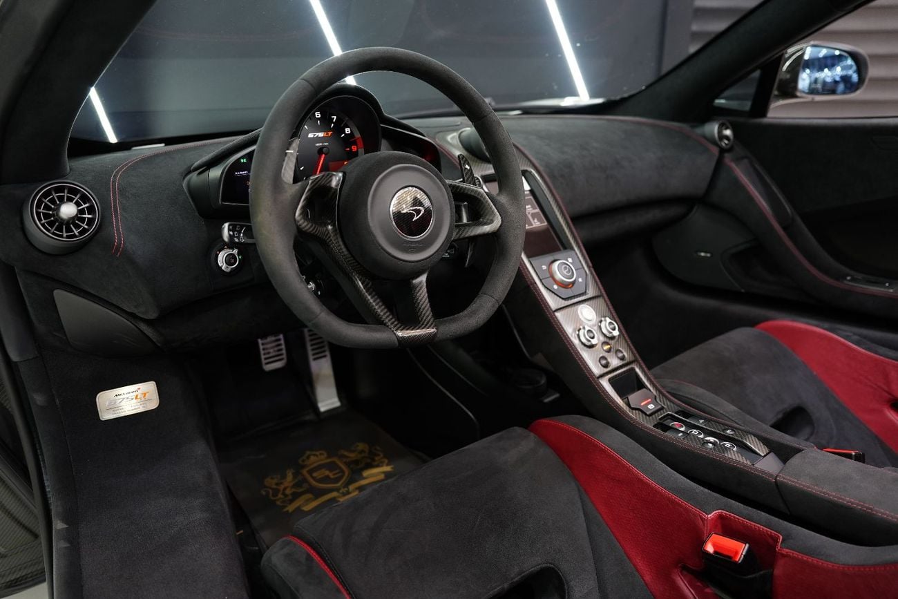 McLaren 675LT Spider, McLaren Track Telemetry, Full Carbon Package, Meridian Audio, Very Low KM, GCC Specs!!