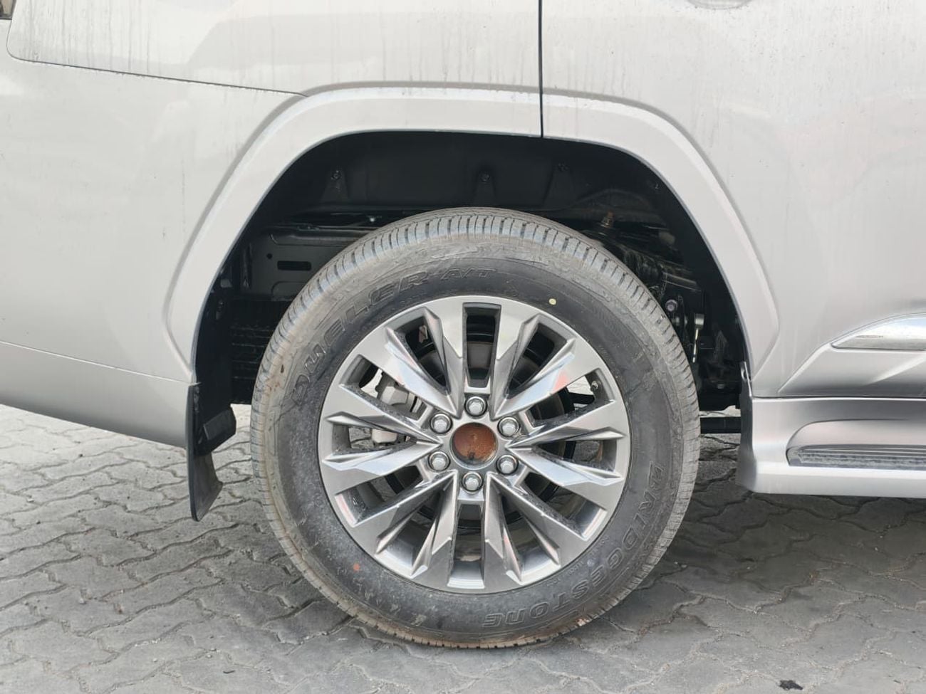 تويوتا لاند كروزر 2025 Toyota Land Cruiser LC300 VX Full-Option with Radar 4.0L V6 Naturally-Aspirated Petrol A/T 4WD