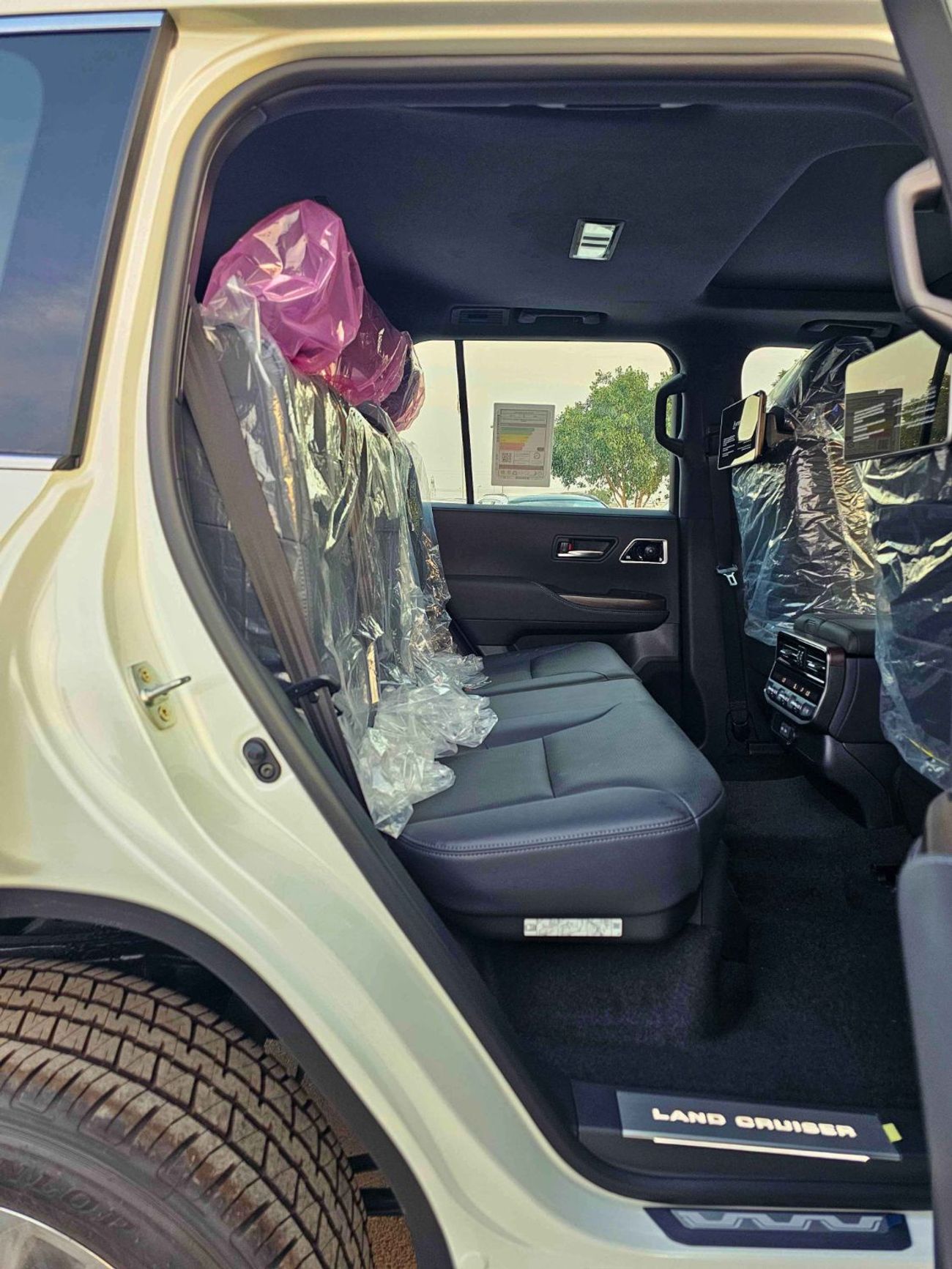 تويوتا لاند كروزر VX LC300 /4.0L PETROL /RADAR / MEMORY SEATS / BIG DVD /JBL SPEAKERS / REAR ENTERTAINMENT DVD (CODE#L