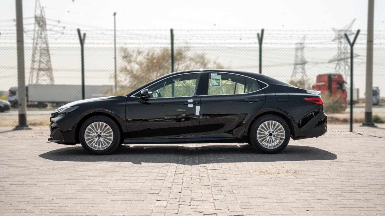 تويوتا كامري LE HEV 2026 Toyota Camry E-plus 2.5L AT Hybrid (Black-Beige)
