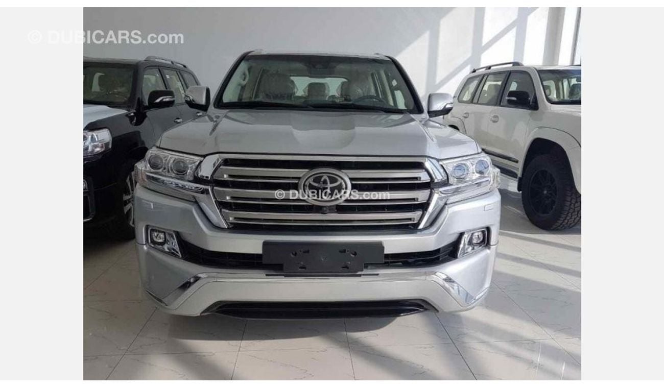 تويوتا لاند كروزر 2016 VXS 5.7L full option with Radar, 4 Camera, Hydraulic system.
