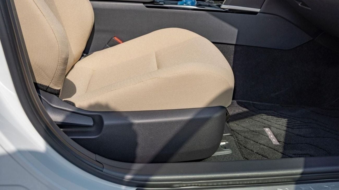 Toyota Camry 2025 Toyota Camry LE facelift 2.5L Petrol AT with Sunroof - GCC (Export price)