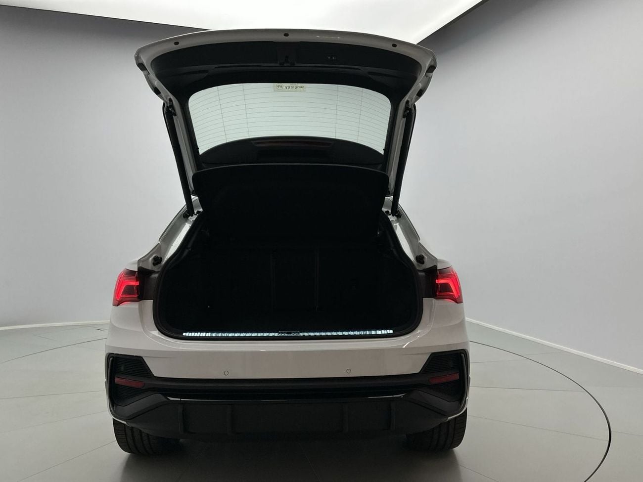 Audi Q3 Sportback 40 TFSI S Line 2.0L 4WD Q3 Sportback 40 TFSI quat 180hp S line (Ref# 1204805)