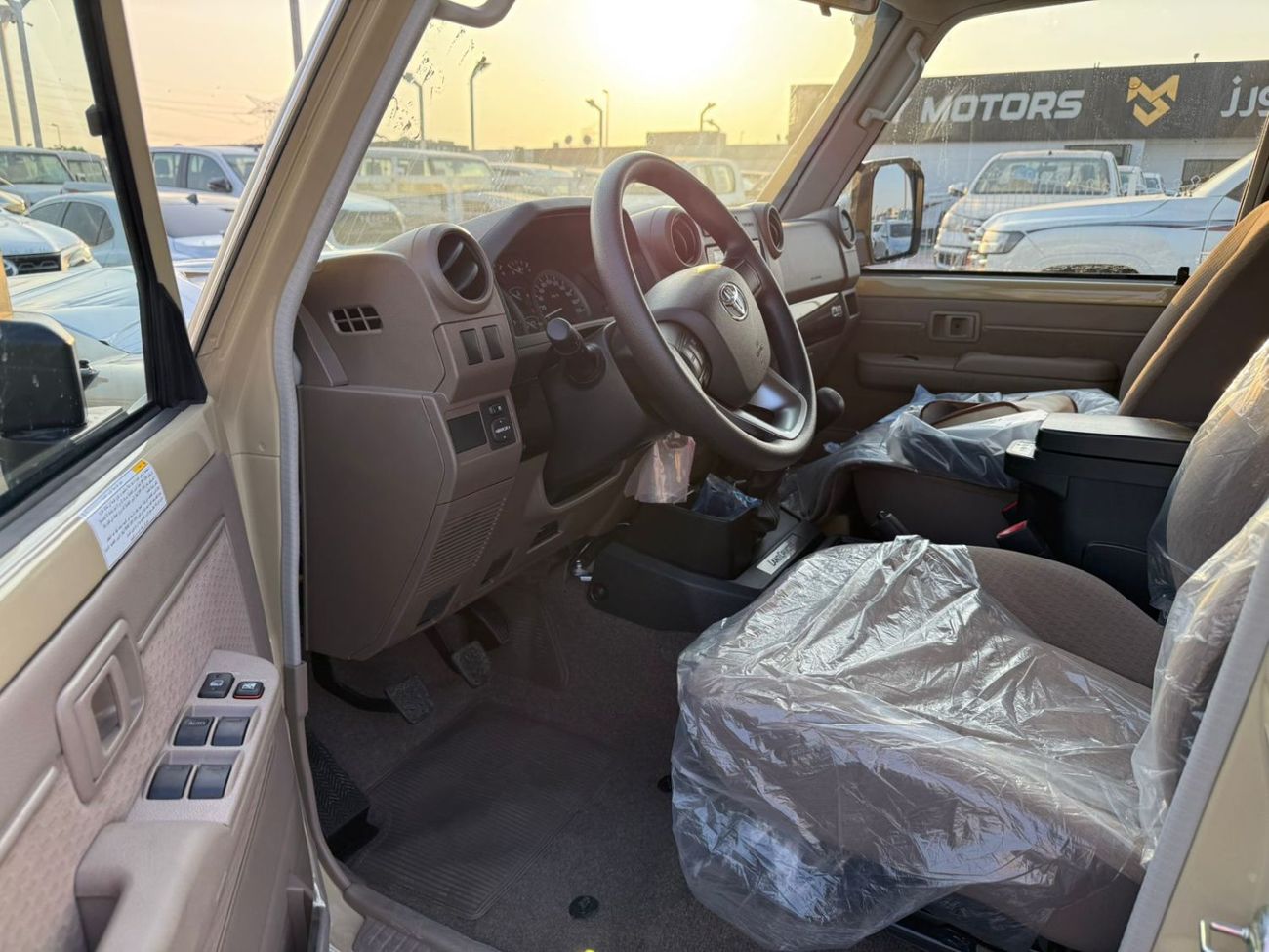 Toyota Land Cruiser 70 TOYOTA LC76 HARDTOP 5 DOORS 4.0L PETROL V6 MID OPTION M/T 2025 MODEL