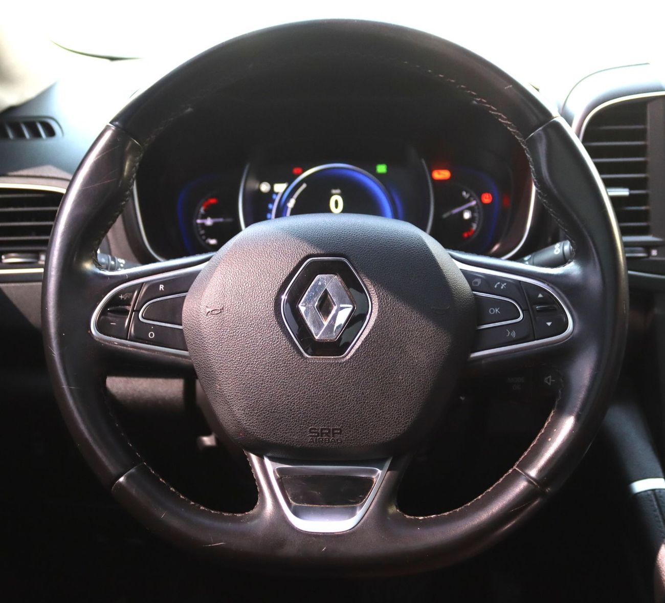 رينو كوليوس رينو كوليوس 4WD- 2019 -   خليجى بدون حوادث محرك 2.4L -  بحاله ممتازه