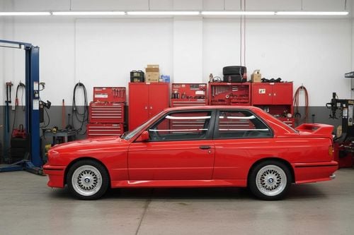 بي أم دبليو M3 E30