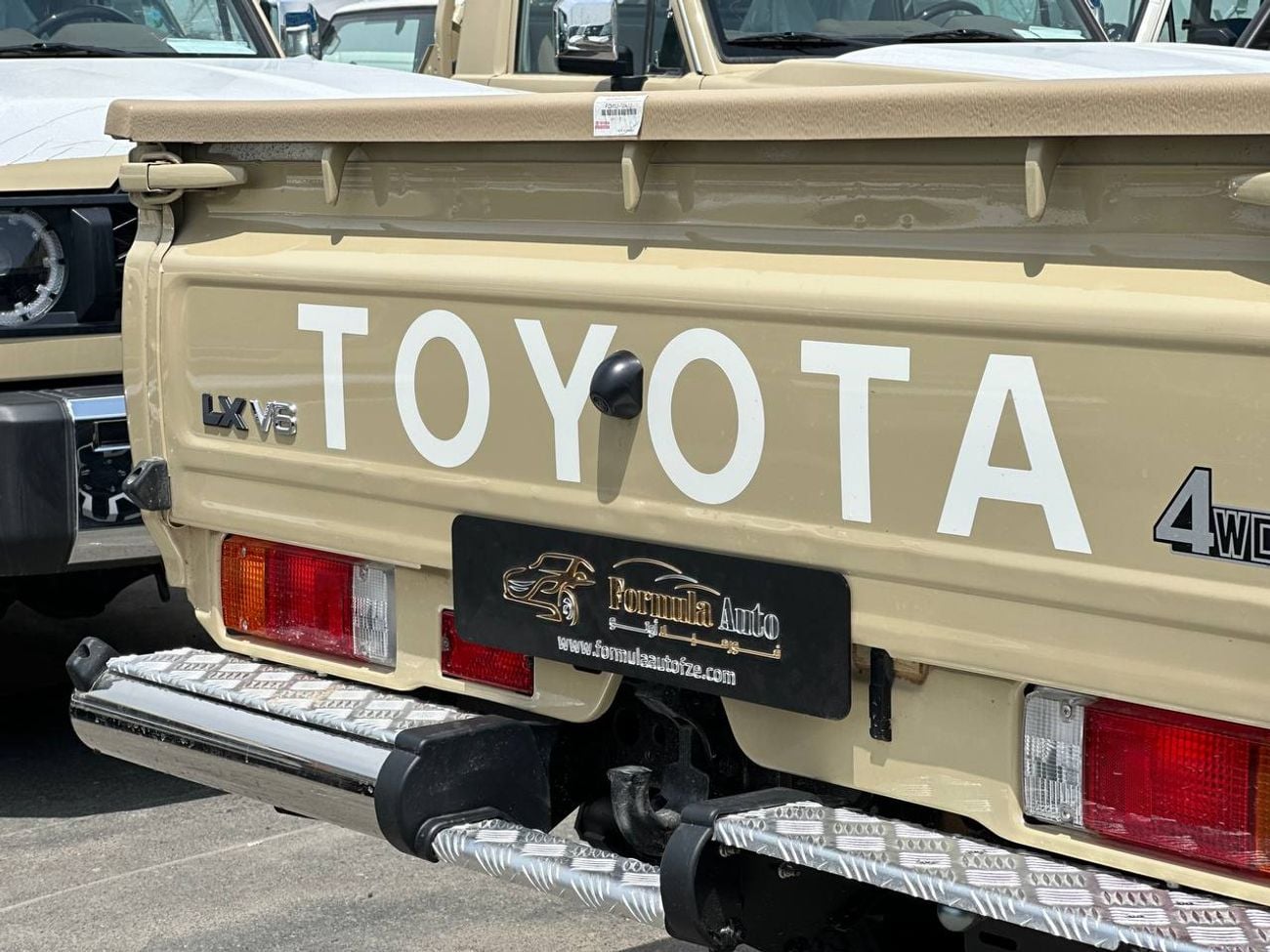 تويوتا لاند كروزر بيك آب S/C LC79 4.0 A/T PTR // 2026 // كاملة المواصفات مع رادار، صندوق تبريد، قفل تفاضلي، مشغل DVD وكاميرا