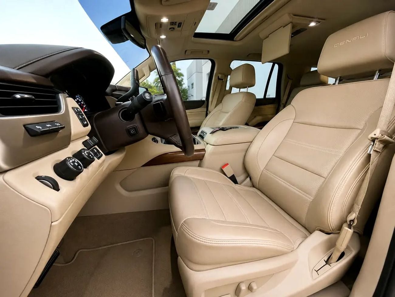 GMC Yukon 2,115 P.M 0% DP | Denali | GCC | Original Paint | 106K KM | 6.2L V8
