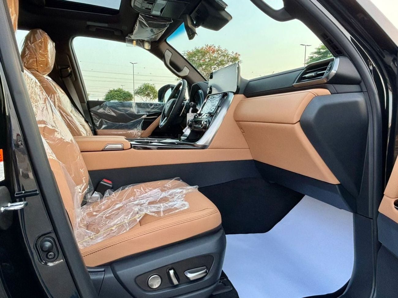 لكزس LX 700h SIGNATURE
