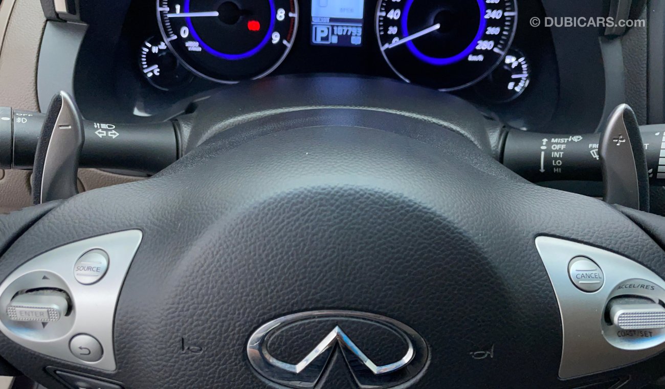 Infiniti QX70 Luxe 3700