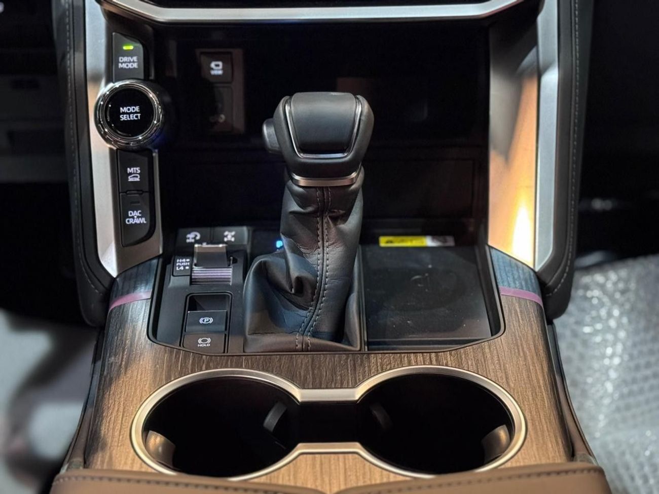 Toyota Land Cruiser TOYOTA LC300 VXR - 3.5L - PET - AT - FULL OPTION - 2026 MY ( OMAN )