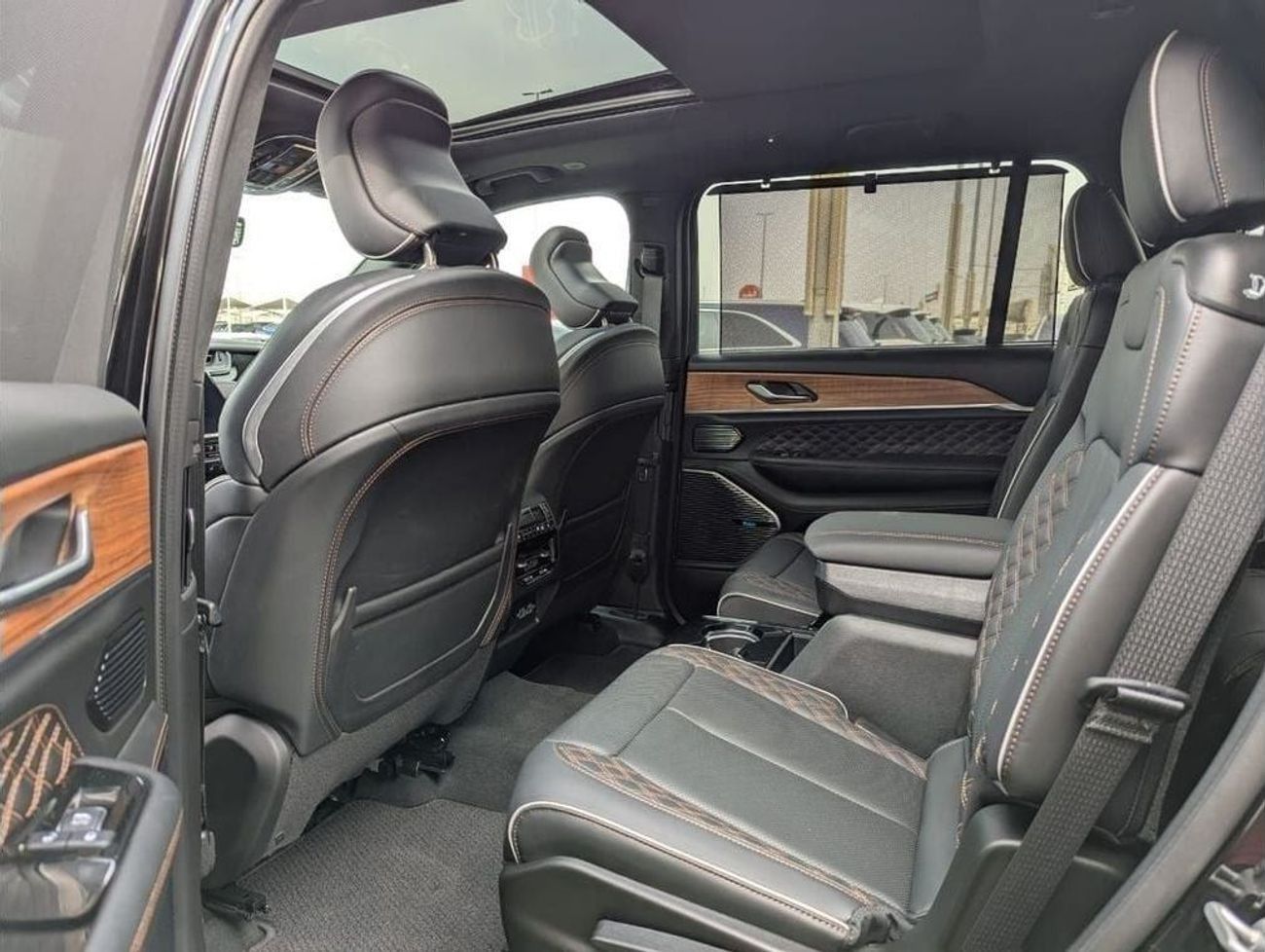 جيب جراند شيروكي Summit Reserve 5.7L JEEP GRAND CHEROKEE SUMMIT 2024 V8 engine 5.7L zero kilometer American clean car