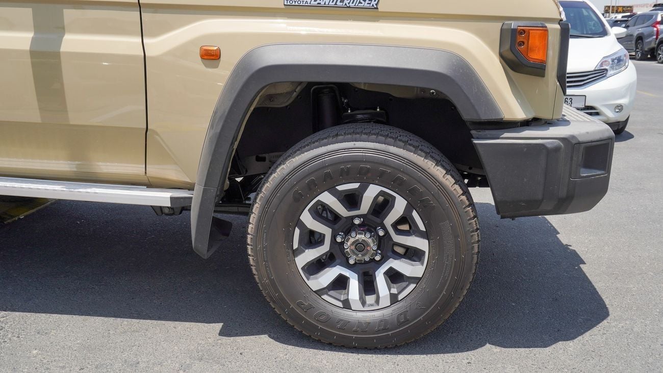 Toyota Land Cruiser 70 LX 4.0L V6 A/T