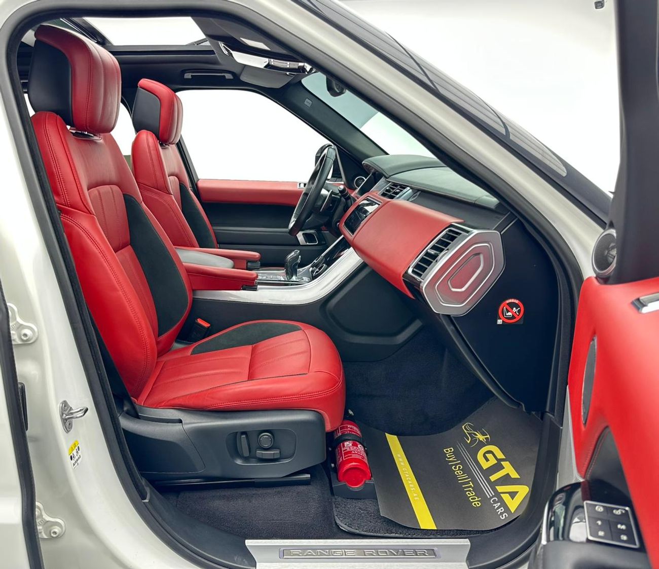 Land Rover Range Rover Sport HSE 3.0L (340 HP) 2018 Range Rover Sport HSE, Service History, Excellent Condition, GCC