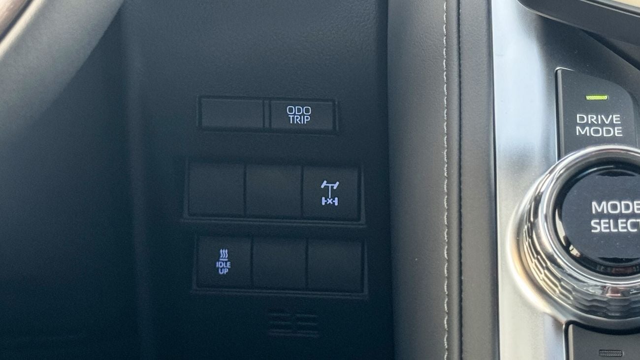 تويوتا لاند كروزر 2024 لاندكروزر جي أكس آر ديزل 3.3 ليتر دفع رباعي 6 سلندر 7 مراتب جديد خليجي