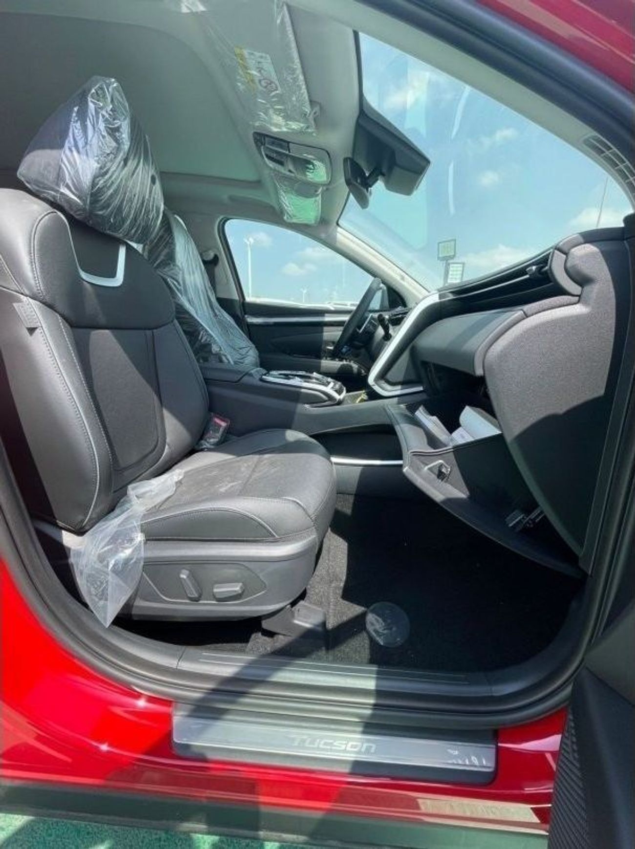 Hyundai Tucson Premium 2023 Hyundai Tucson 1.6L Full Option Leather seat , Big screen , 4 cameras Auto Trunk 4cyl P