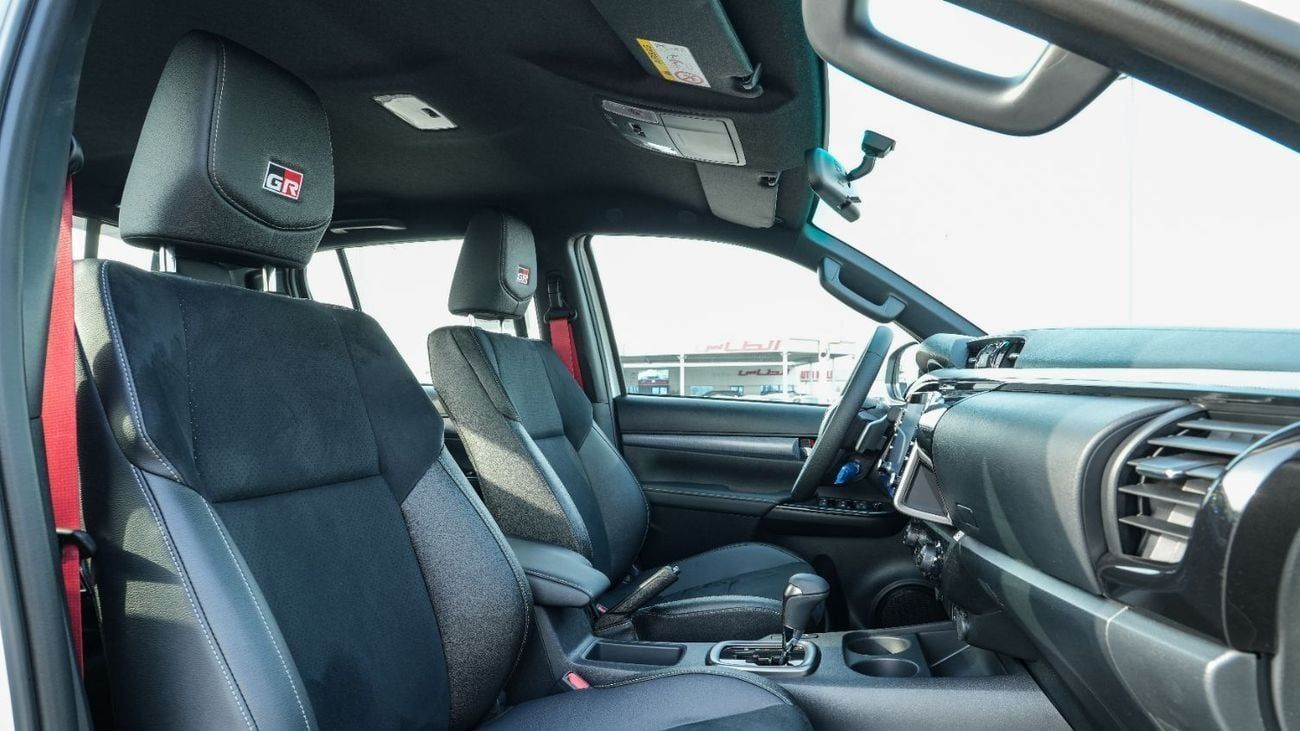 تويوتا هيلوكس GR Sport 4.0L