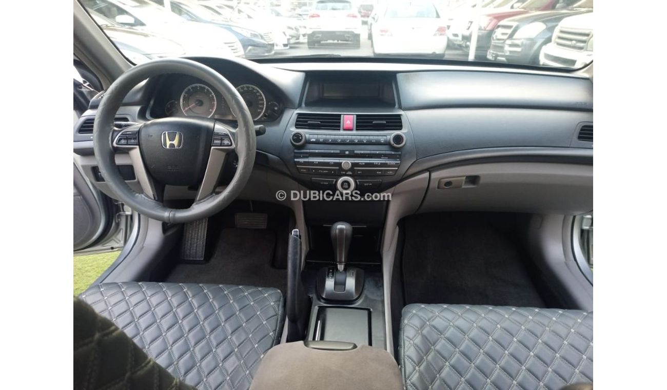 هوندا أكورد موديل 2009 خليجى مثبت سرعة تحكم رنجات جناح خلفى سنتر لوك تكييف باور بحالة ممتازةلاتحتاج لأى مصاريف