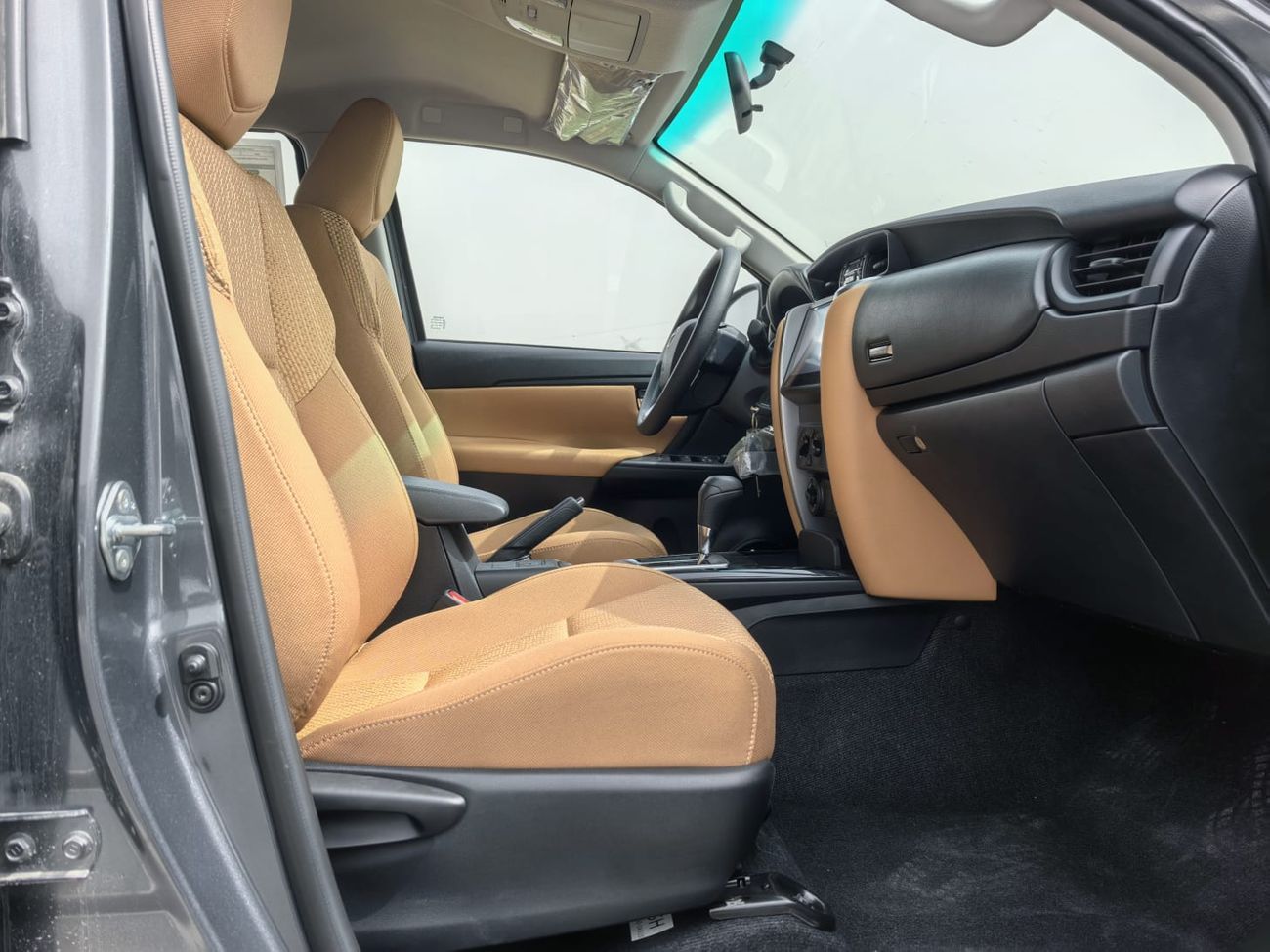 Toyota Fortuner EXR FORTUNER,2.7L,4X4,MANUAL AC,ROOF RACK,REAR VEIW CAMERA,17''AW,A/T,2026MY( FOR EXPORT ONLY)