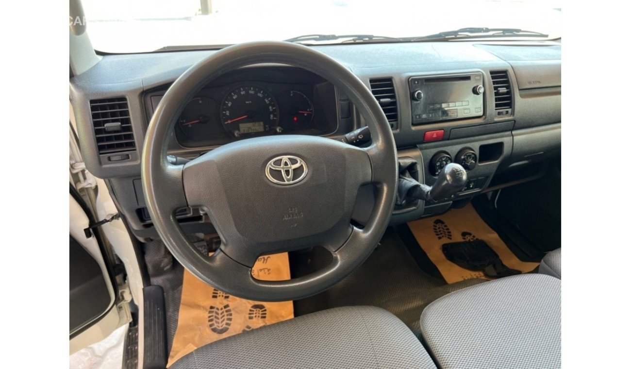 Toyota Hiace GL - Standard Roof