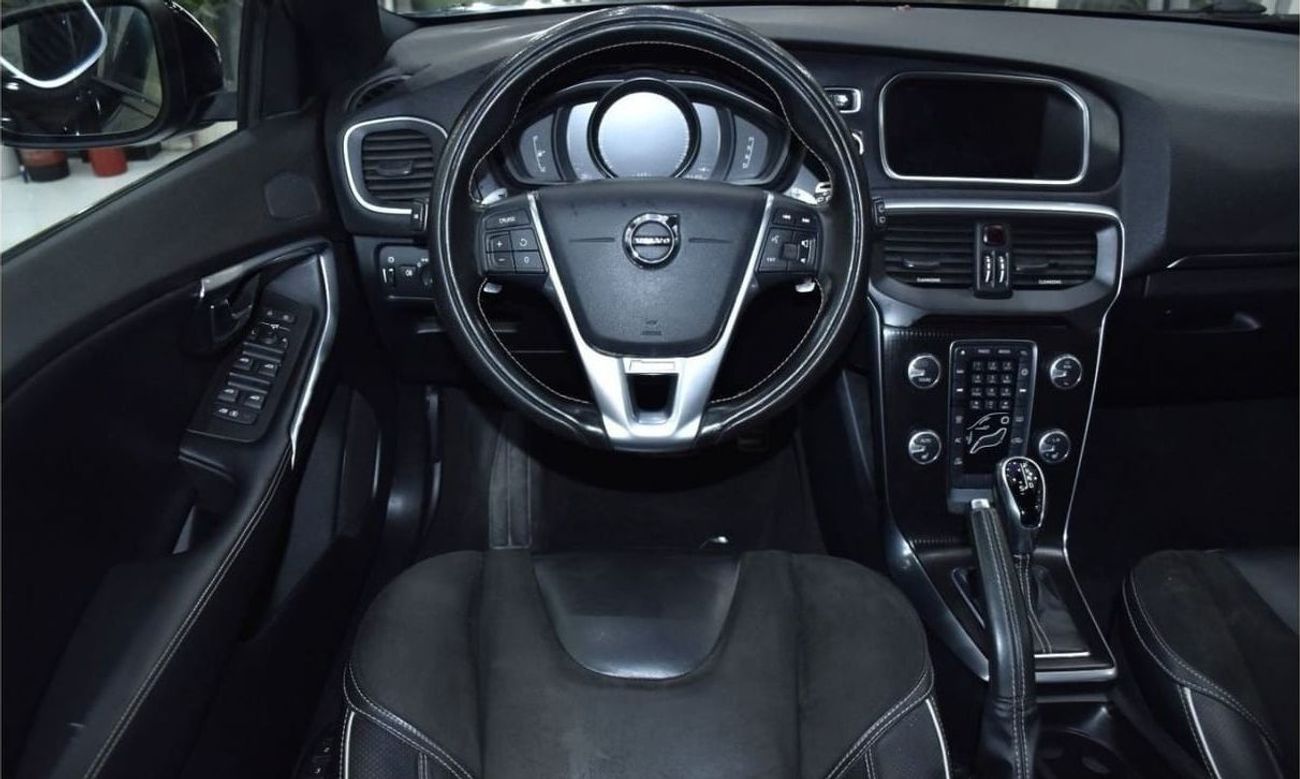 فولفو V40 EXCELLENT DEAL for our Volvo V40 T5 ( 2018 Model ) in Black Color GCC Specs