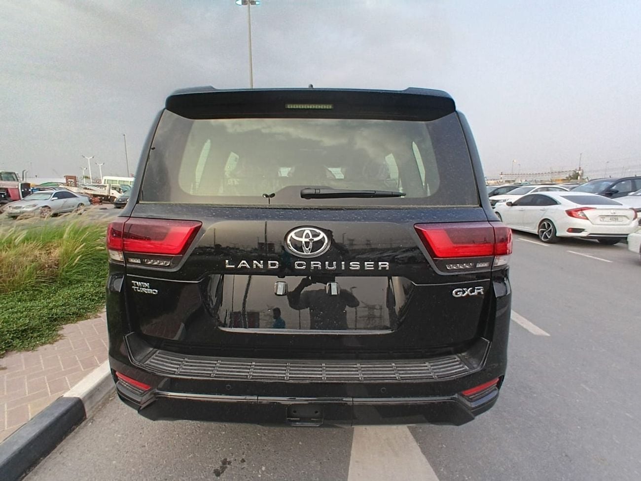 Toyota Land Cruiser 2026 Toyota Land Cruiser LC300 GXR Mid 7-Seater (With Sunroof) 3.5L V6 Twin Turbo Petrol A/T 4WD Exp