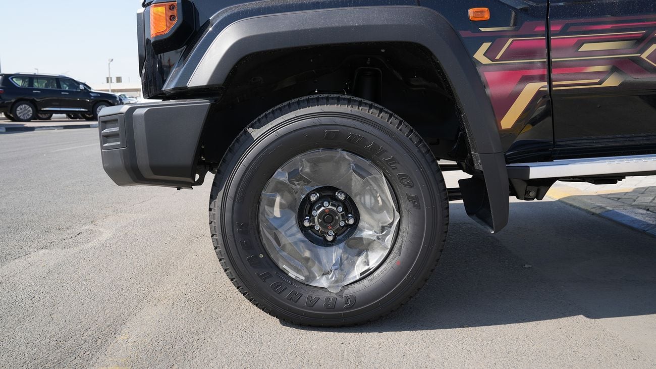 تويوتا لاند كروزر بيك آب تويوتا لاند كروزر هارتوب 5 ابواب 4.0 اسود جير عادي موديل 2025