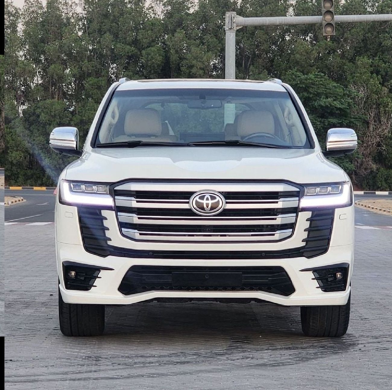 تويوتا لاند كروزر 2015 VXR V8 Facelift 2024 Ship Full Option Top Of The Range Car is very clean Title