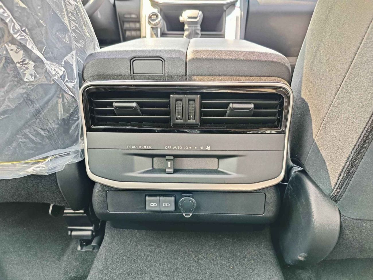 تويوتا لاند كروزر GXR TWIN TURBO / 3.5L PETROL A/T / SUNROOF / DVD+CAMERA / REAR PARKING SENSOR (CODE # LC35GXRM)